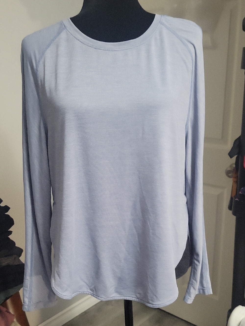 ALO Yoga Loose Fit Long Sleeve Curved Hem Crewneck In Blue
